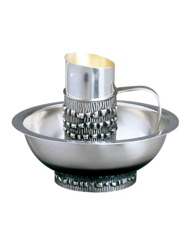 Lavabo con decoración en jarra y cuenco