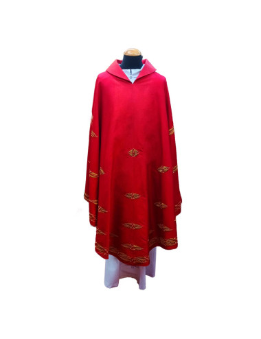 Casulla de oferta realizada en pura seda roja con cruces