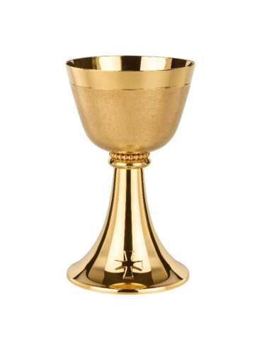 Cáliz de diseño moderno realizado en metal dorado brillo y mate