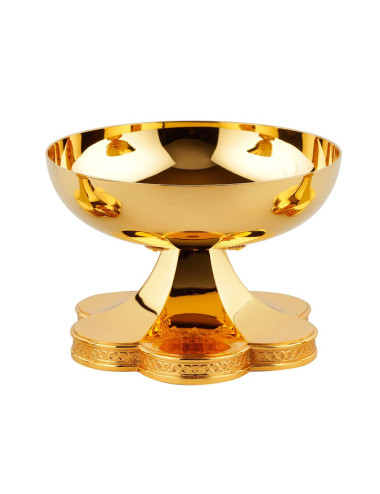 Open-Ciboria made in gold plated brass with chiselled gothic design on base