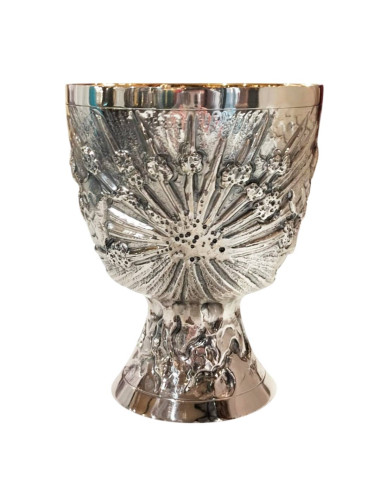 Cáliz estilo moderno realizado con la copa en plata