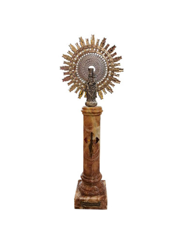 Imagen de la Virgen del Pilar realizada en metal dos tonos y mármol marrón