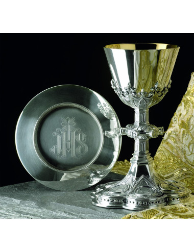 Chalice Gothic style and Paten medallions
