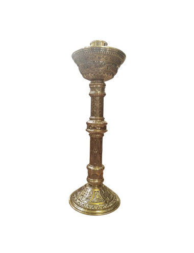 Candelero realizado en metal motivos florales y de cruces