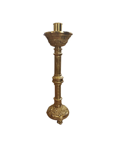 Candelero realizado en metal con motivos florales