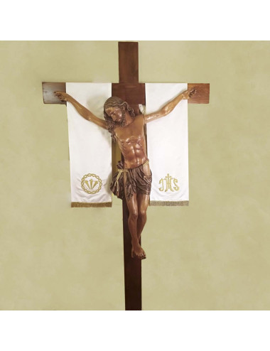 Cristo talla madera de cedro su color