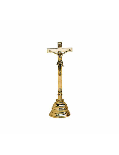 Cruz de altar realizada en metal