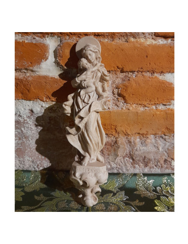 Relieve de vuelos de Virgen con Niño