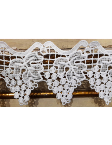 Lace decorated with grapes and grapes leaves motifs for altar clothes and rochet