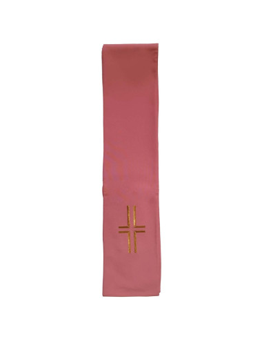 Estola rosa con cruz bordada